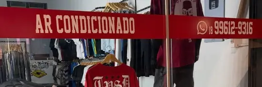 Vitrine da loja Brooklyn Shop em Cândido Mota